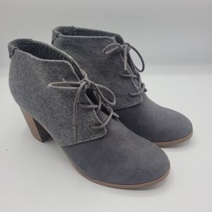 Tom's ankle booties size 9